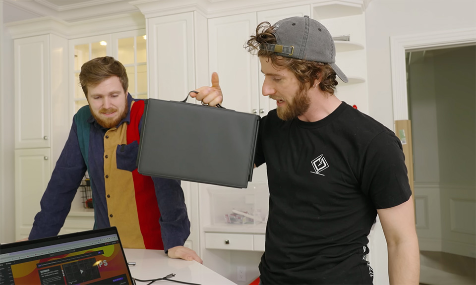 cuoi-cung-chung-ta-cung-co-the-lam-viec-ba-man-tren-laptop-thinkpro